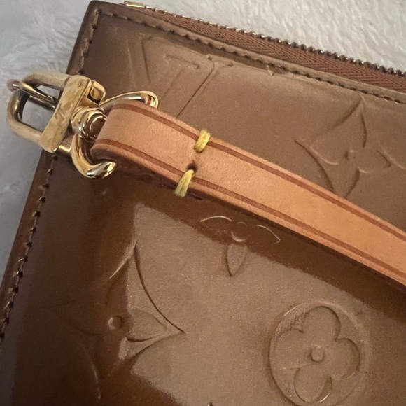 LOUIS VUITTON Pochette Lexington Monogram Verni Clutch/Shoulder Bag - Picture 7 of 9